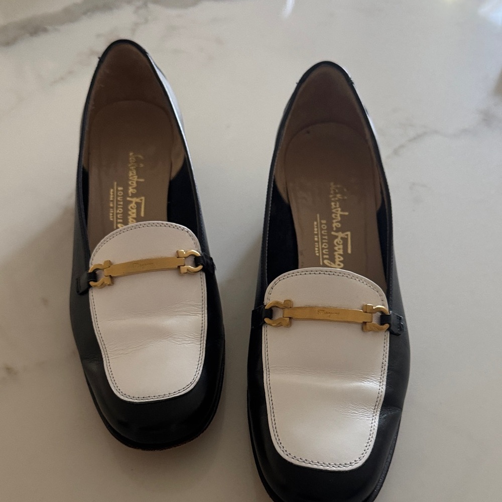 Salvatore Ferragamo Boutique Women's Navy & White Leather Loafers 7.5 - Picture 10 of 11